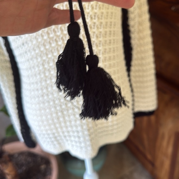 Greige Cable net cream and black sweater size small excellent condition - Picture 8 of 8